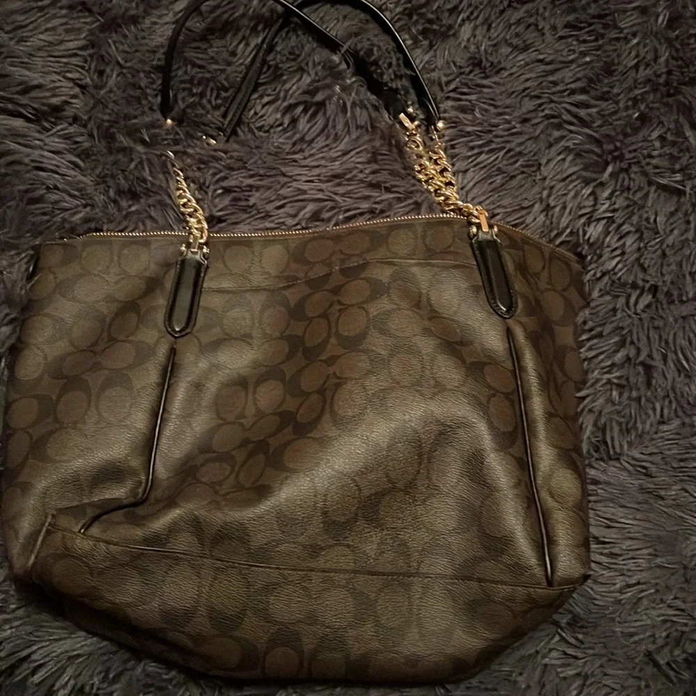 Coach - Picture 3 of 6